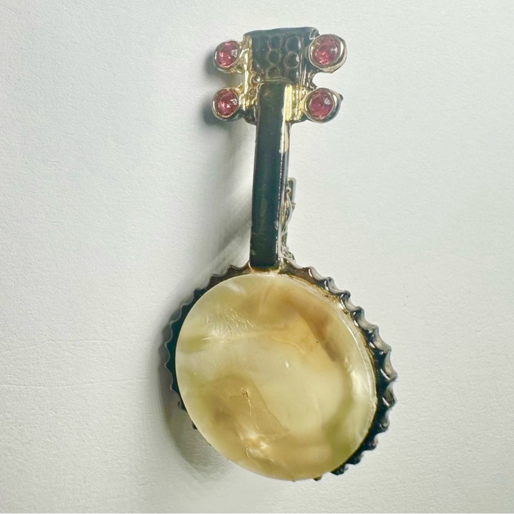 Vintage 1940s Banjo Brooch – Mother of Pearl & Pink Rhinestone Pin